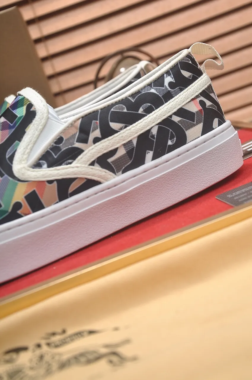 Men's shoes 💰400💶【Burberry】Classic low-top sneakers｜Imported cowhide with classic plaid fabric｜Sheepskin lining｜Original outsole｜Fine workmanship and comfortable to wear Size: 38-44 (customized at 45)